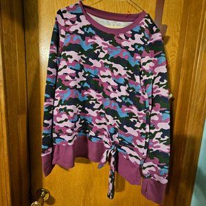 cuddle duds top womans small to medium size tie front/camo